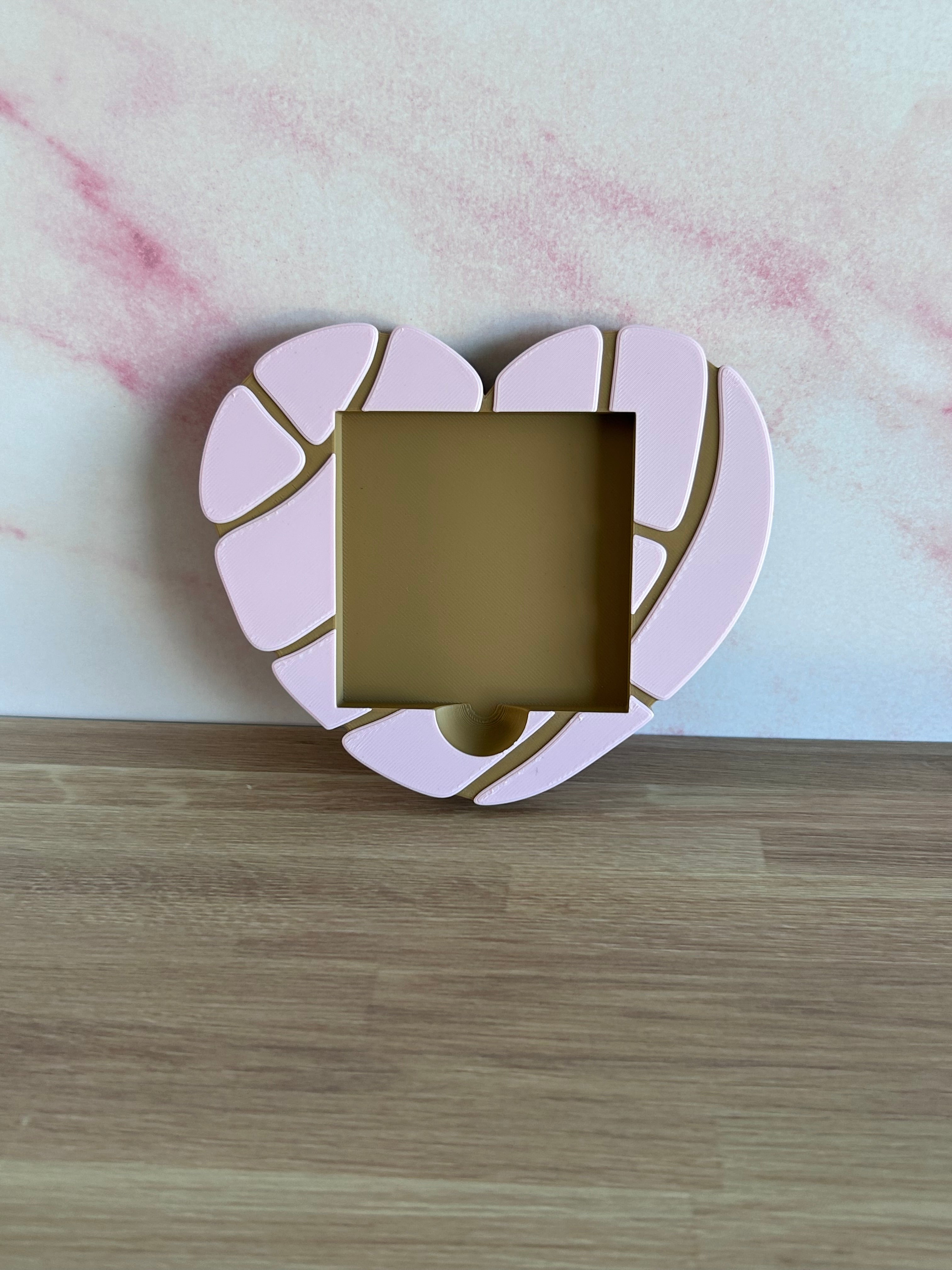 Concha Sticky Note Holder