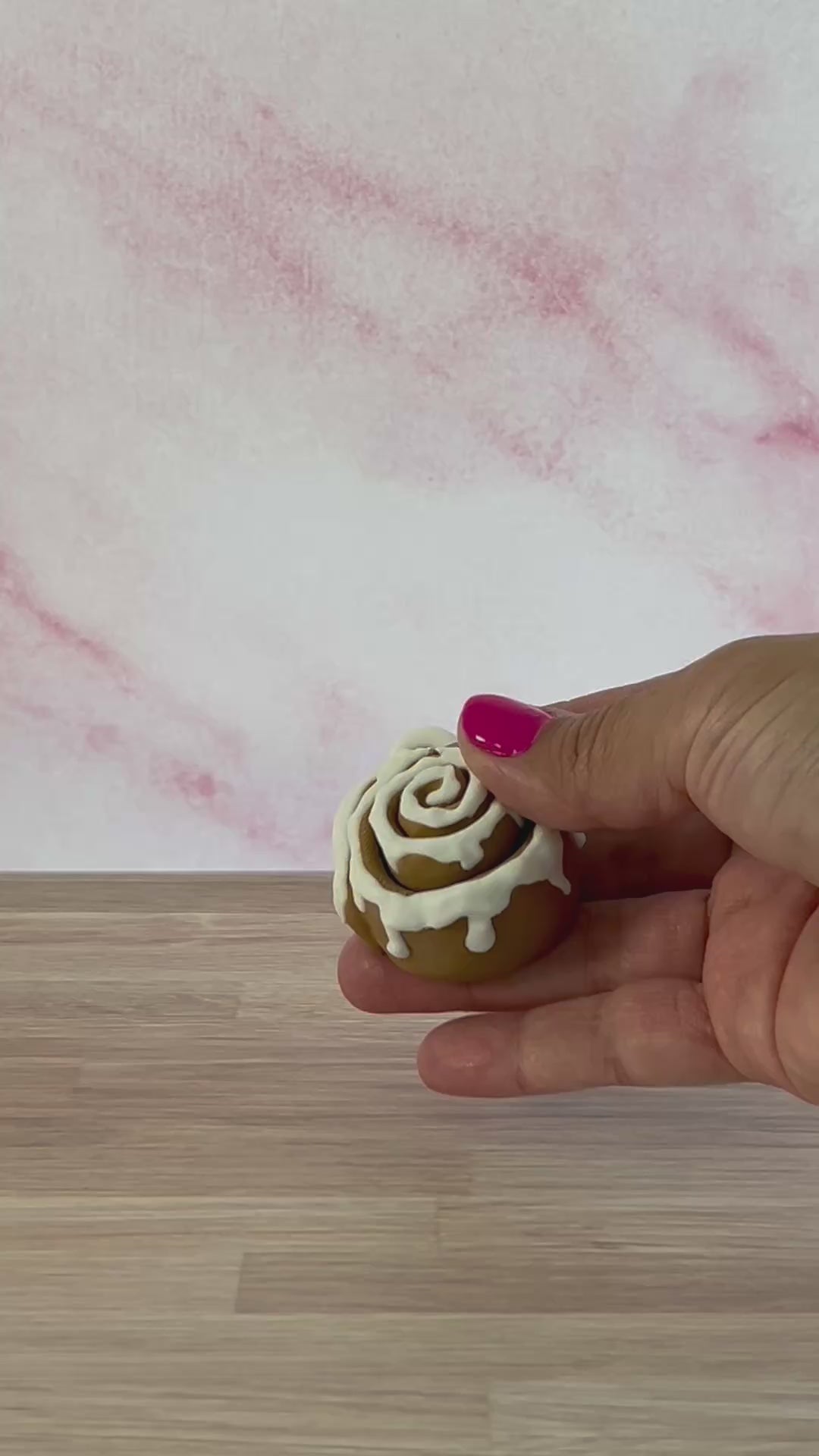 Cinnamon Roll Clicker